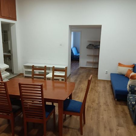 Big Cozy - Skyfall Apartment 3 Bdrm 6 Beds 1&Half Baths Budapest Bagian luar foto