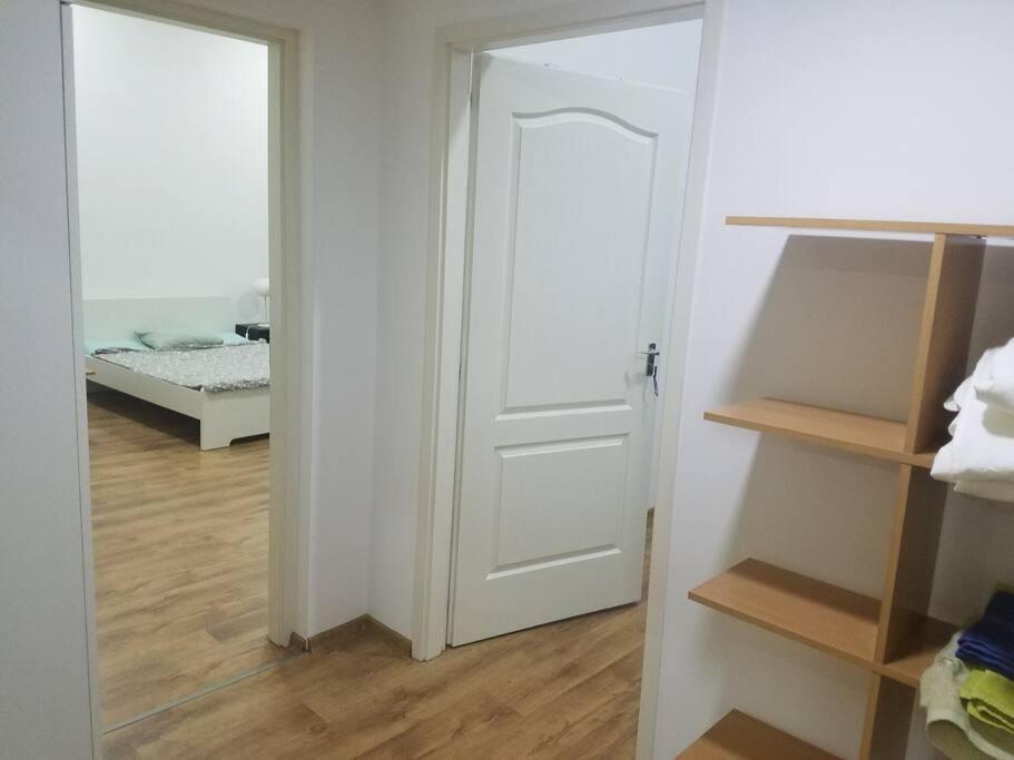 Big Cozy - Skyfall Apartment 3 Bdrm 6 Beds 1&Half Baths Budapest Bagian luar foto